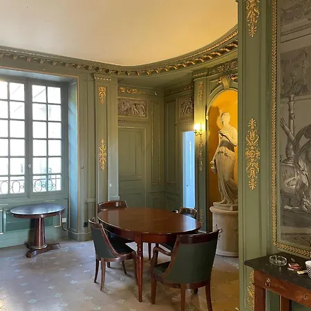 Dans Chateau Limay
