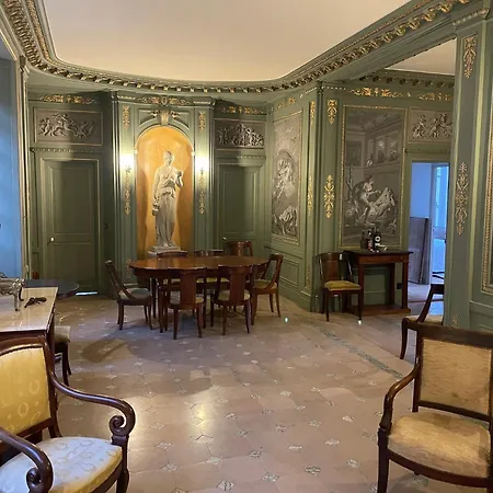 Dans Chateau *